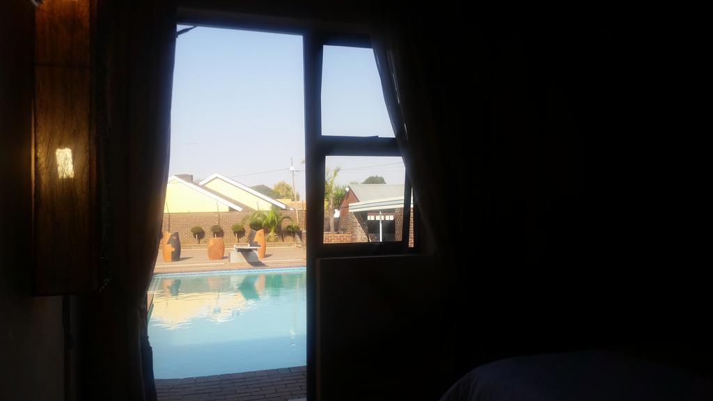 African Phoenix Guest Lodge Johannesburg Exterior foto
