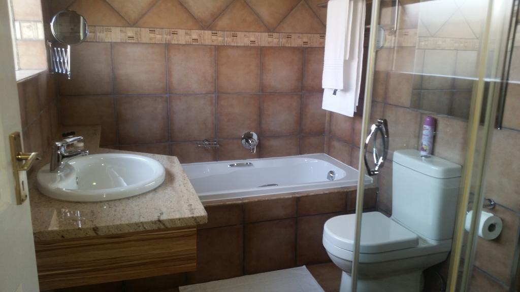 African Phoenix Guest Lodge Johannesburg Exterior foto