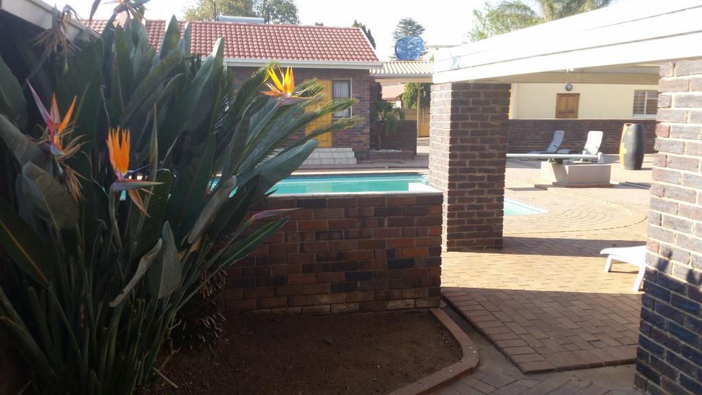 African Phoenix Guest Lodge Johannesburg Exterior foto