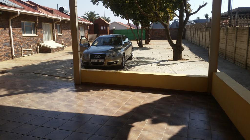 African Phoenix Guest Lodge Johannesburg Exterior foto