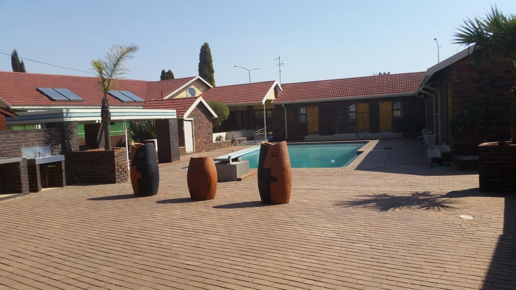 African Phoenix Guest Lodge Johannesburg Exterior foto