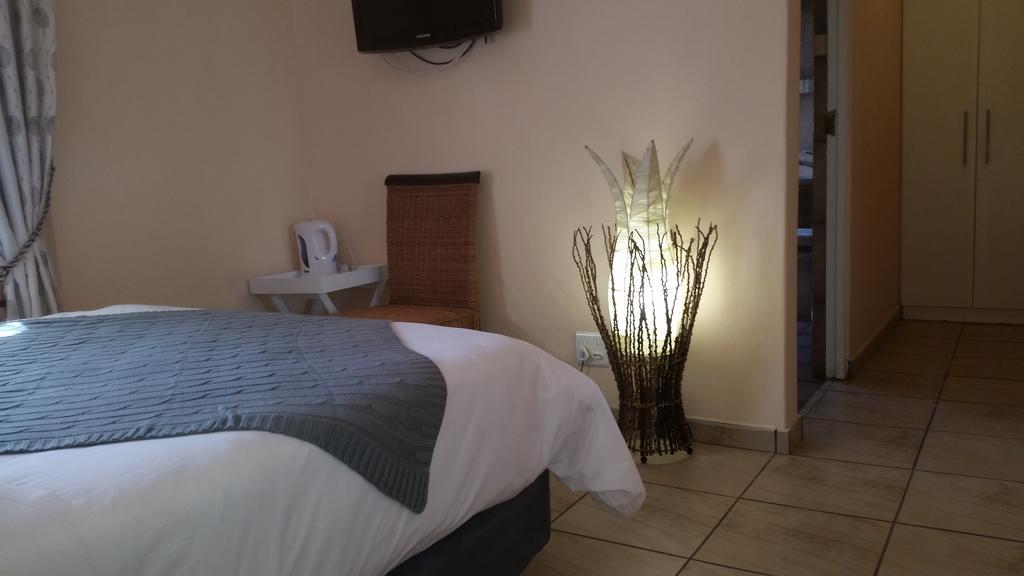 African Phoenix Guest Lodge Johannesburg Exterior foto