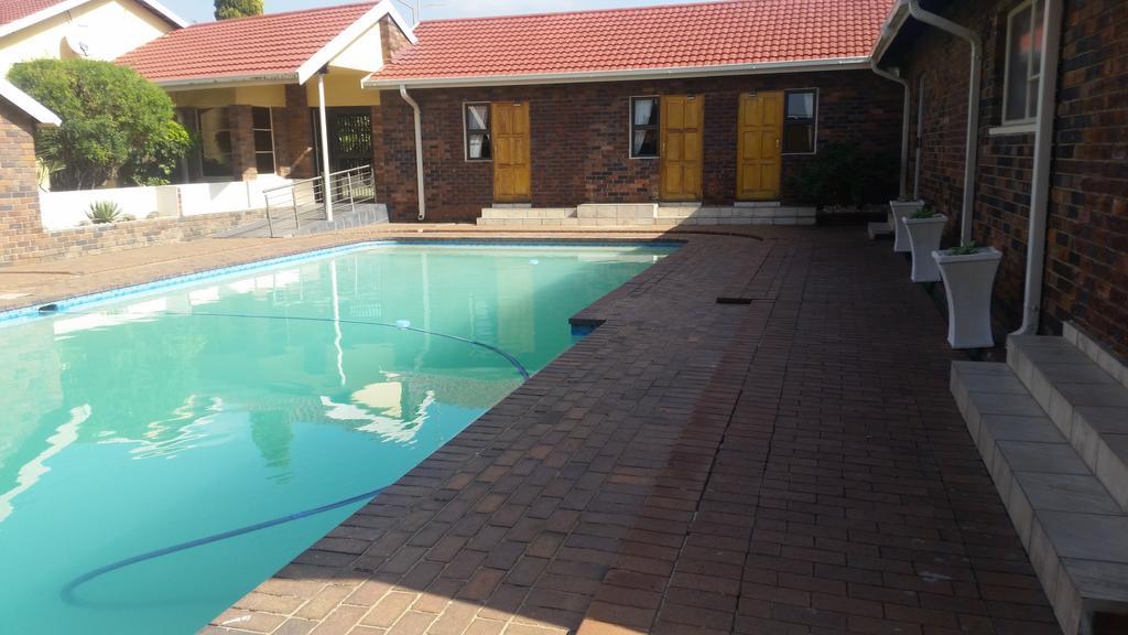 African Phoenix Guest Lodge Johannesburg Exterior foto
