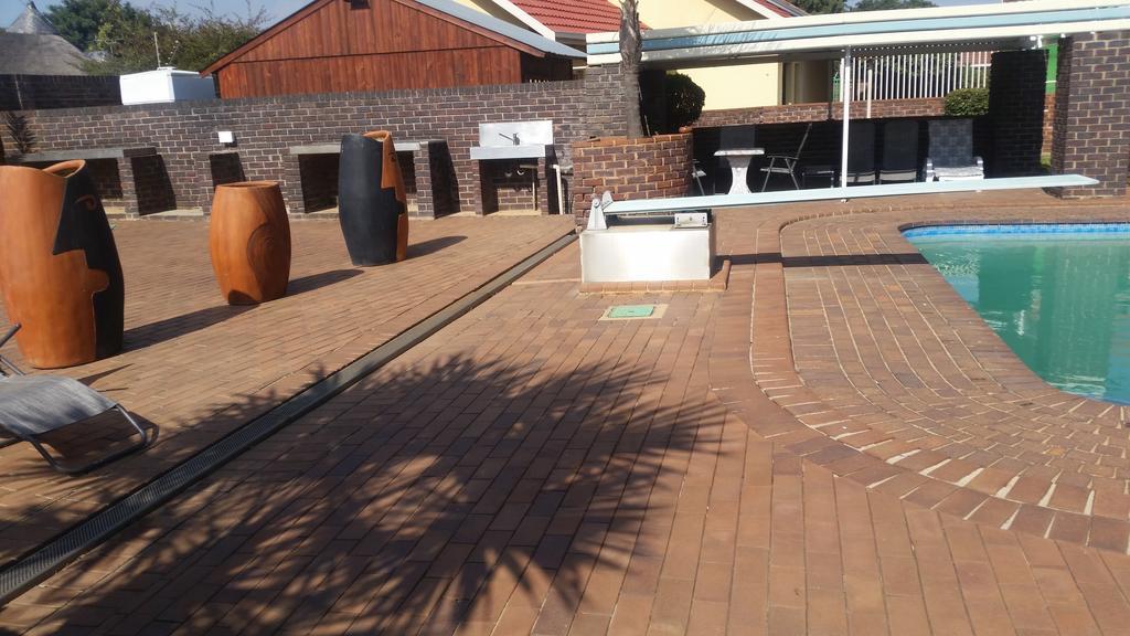 African Phoenix Guest Lodge Johannesburg Exterior foto
